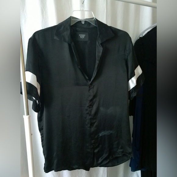 Represent s/s silky button up - Picture 2 of 3